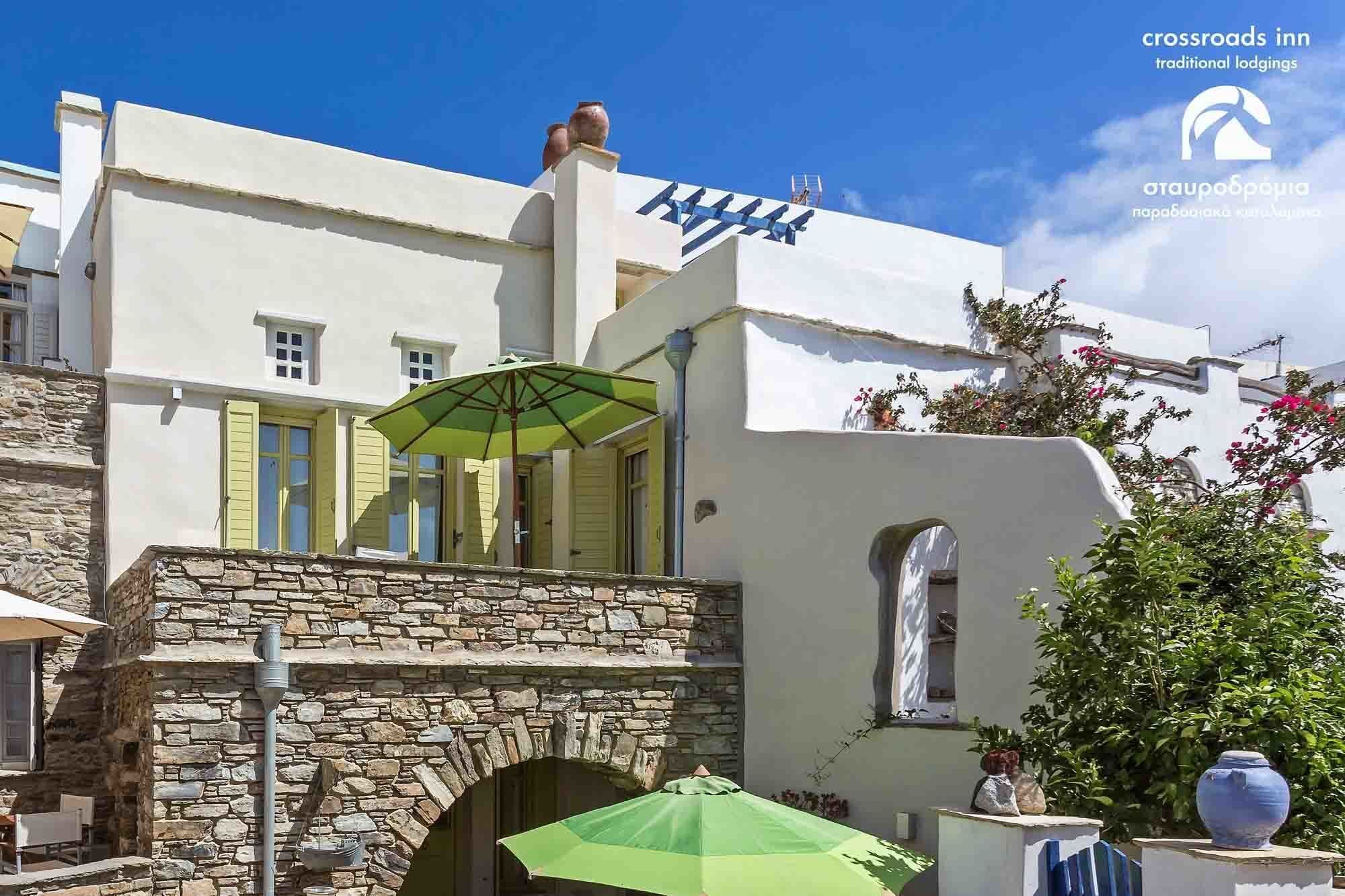 Crossroads Inn Traditional Lodging Tripótamos Exterior foto