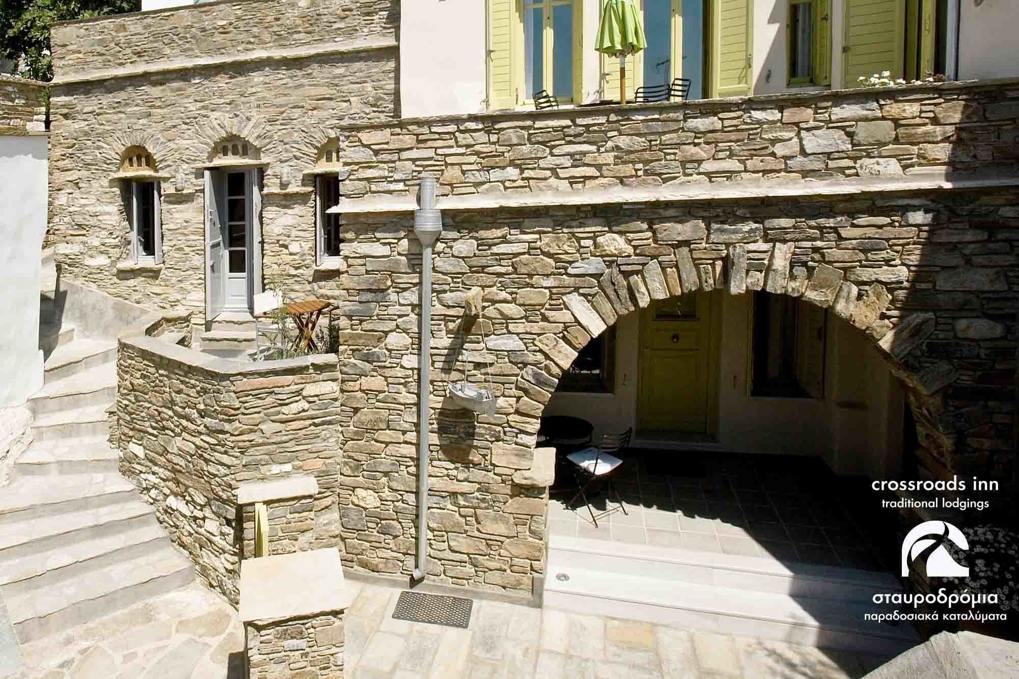 Crossroads Inn Traditional Lodging Tripótamos Exterior foto