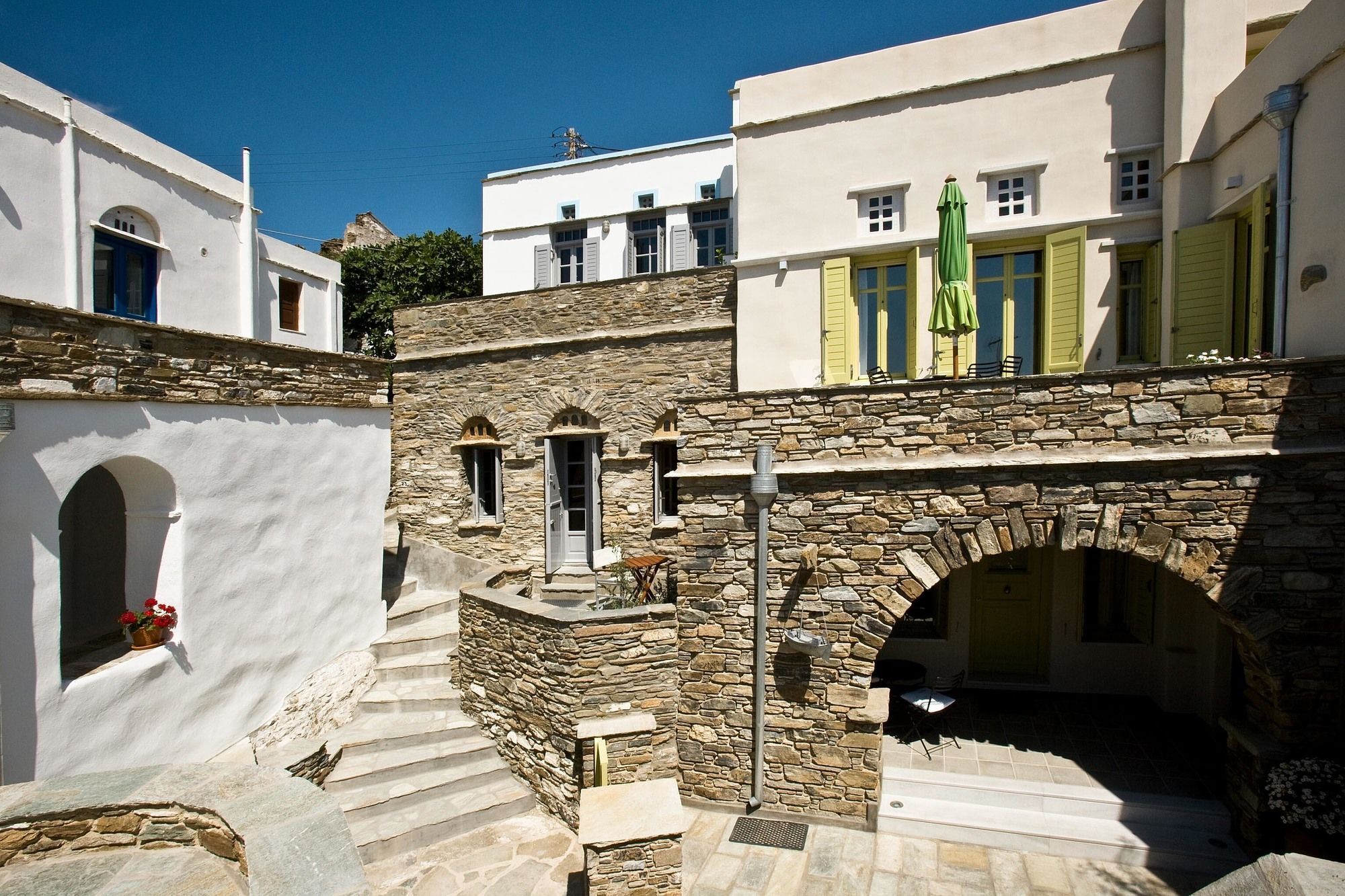 Crossroads Inn Traditional Lodging Tripótamos Exterior foto